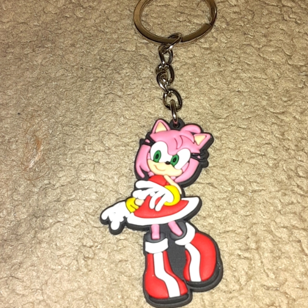 SEGA SONIC THE HEDGEHOG AMY ROSE KEYCHAIN CHARM NRMINT CONDITION